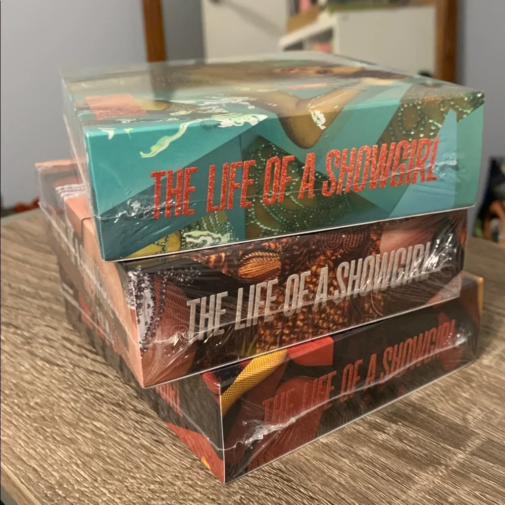 NIB The Life of a Showgirl Box Set - Picture 5 of 5